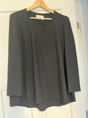 Pomander Place Black Round-Neck Long Sleeve Blouse